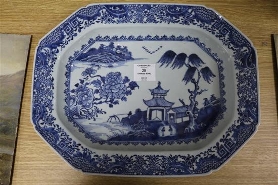 An 18th century Chinese export octagonal blue and white bowl, 37.5cm